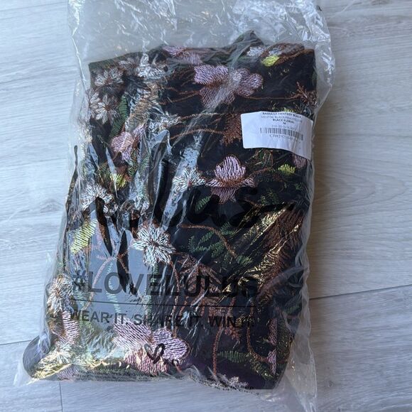 Lulu’s Radiant Fantasy Black Floral Embroidered Tulle Maxi Dress M NWT in packag - Picture 5 of 7